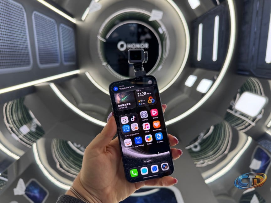 Honor Has Radically Reinvented the Phone for the Robot Age. I Played With  It and It's Wild - CNET