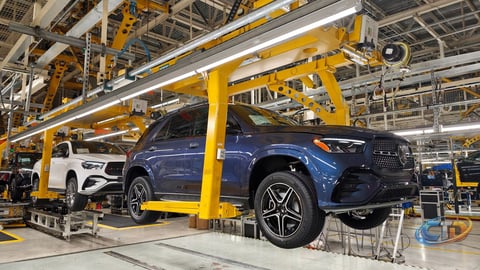 How Software-Defined Vehicles Are Enhancing Hybrid and Combustion Cars