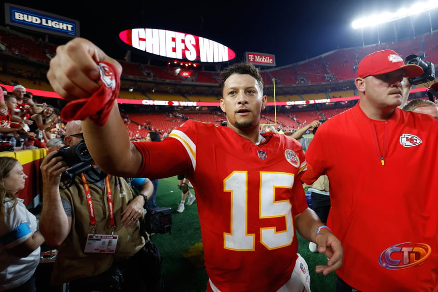 Patrick Mahomes shines on his surgically repaired knee in Chiefs'  season-opening rout of Broncos | KRQE News 13