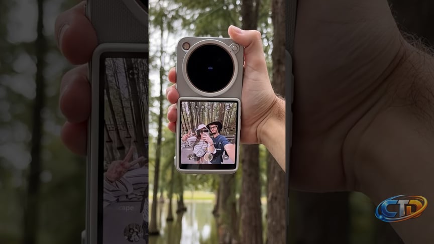 The vivo Selfie Monitor might be one of the coolest accessories for the  vivo X500 Pro Max 📸