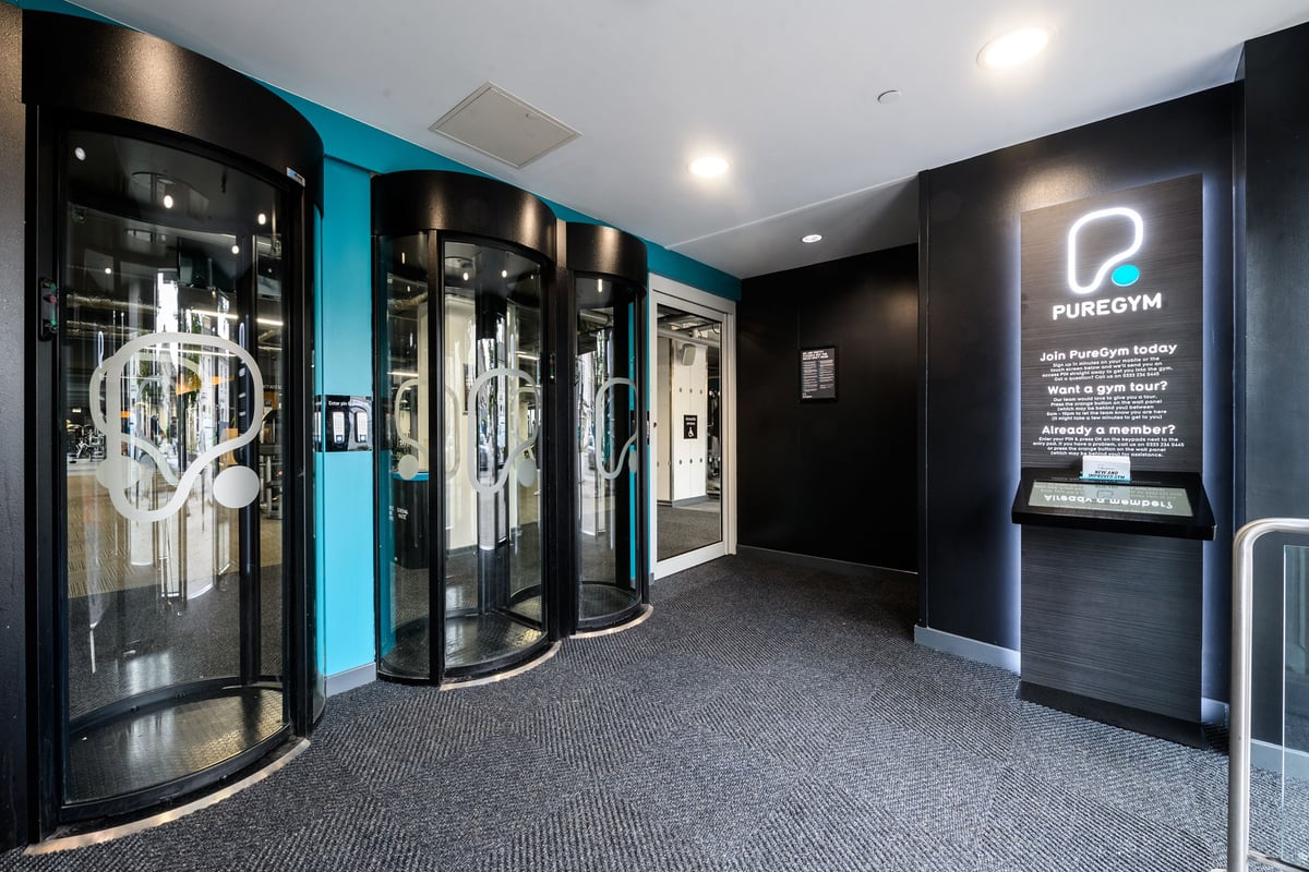 PureGym London Lambeth: Entry pods with welcome signage.