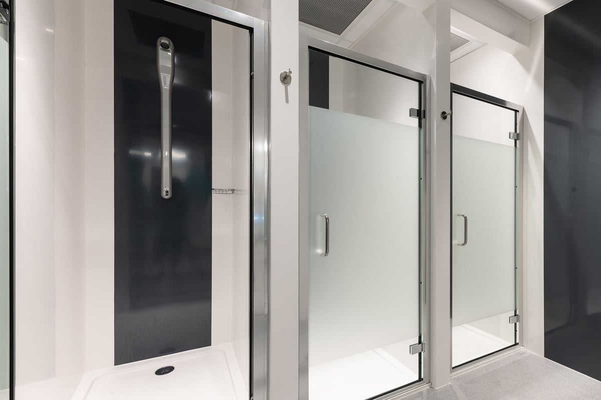 PureGym Nottingham Colwick: shower cubicles