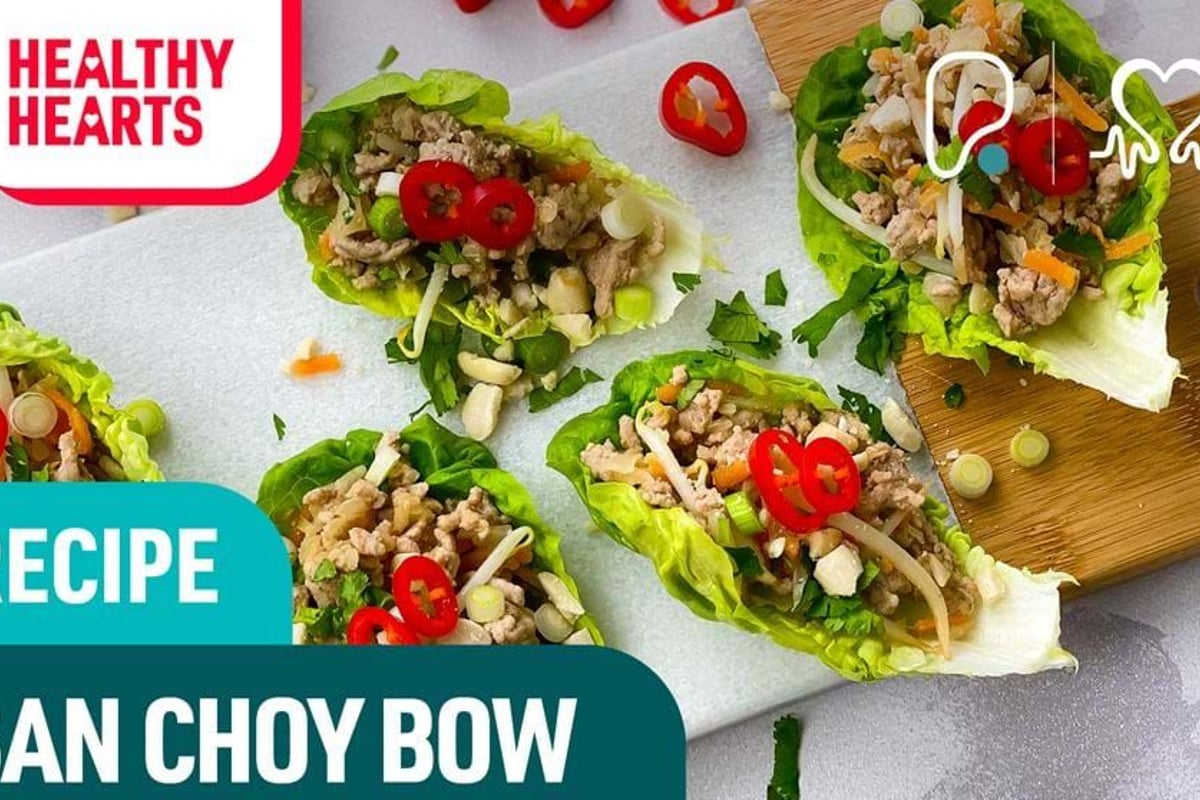 Lettuce cups filled with minced meat, chopped vegetables, and sliced red chili peppers