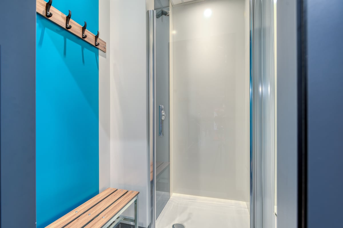 PureGym Altdorf: shower cubicle