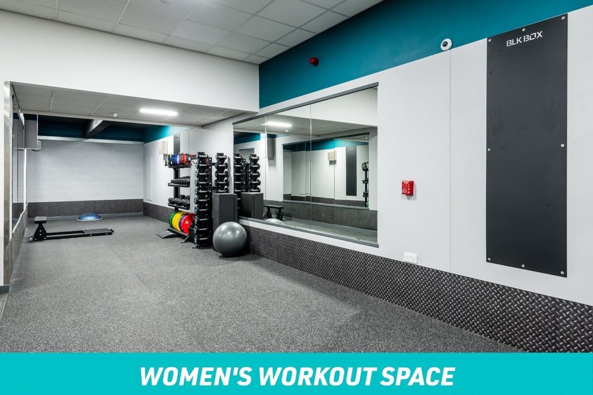 PureGym Manchester Market Street Women's Workout Space: Stretch Area