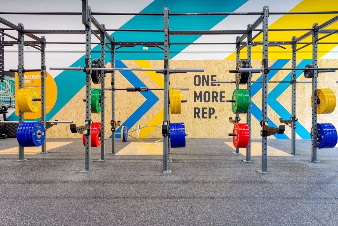 PureGym Oftringen: File di cyclette, ellittiche e tapis roulant.