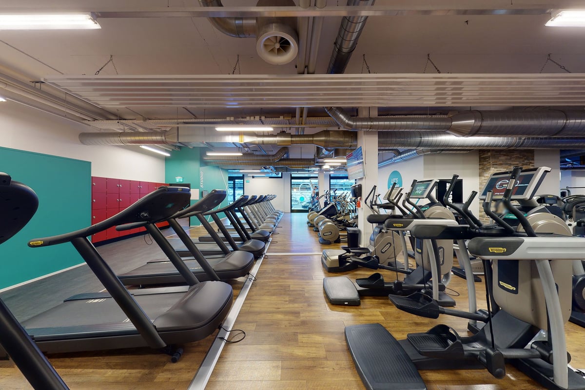 PureGym Chur: Laufbänder, Crosstrainer und andere Kardiogeräte.