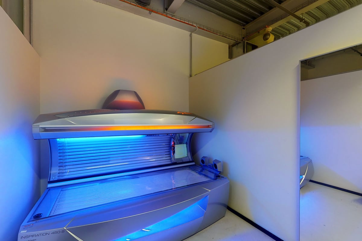 PureGym Oftringen: Solarium in a private room.