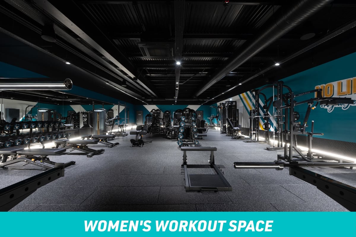 PureGym Manchester Cheetham Hill Women's Workout Space: Range of Free Weights