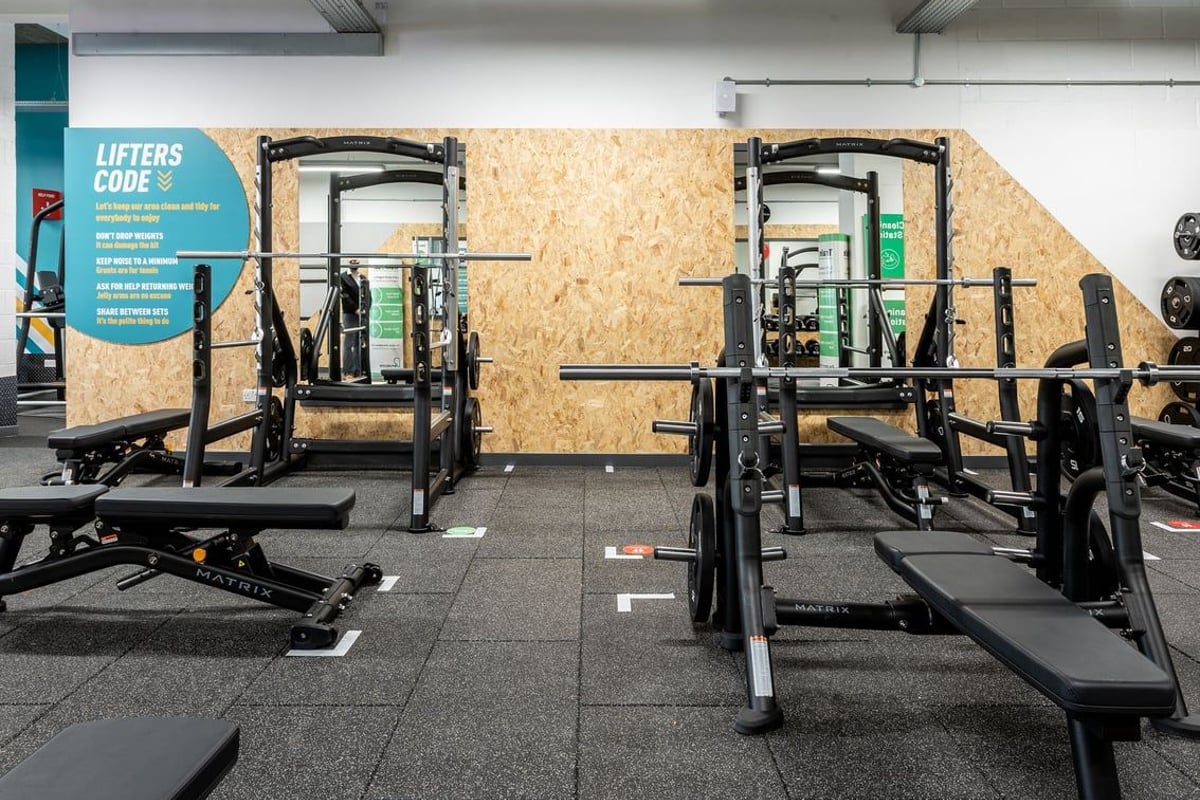 PureGym Chelmsford Meadows: Weight racks, barbells, plates, lifting platforms, rubberised flooring, mirror walls.