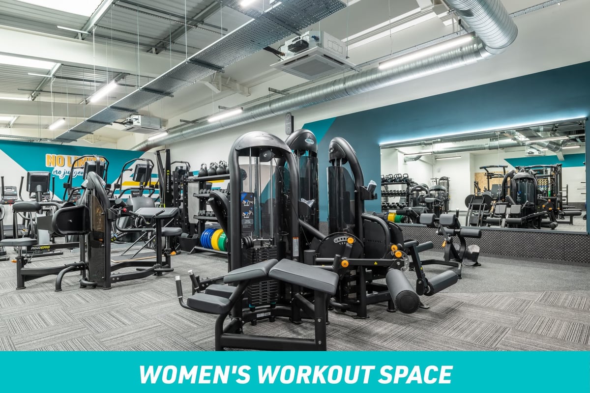 PureGym Blackburn Women's Workout Space: Fixed pin machines