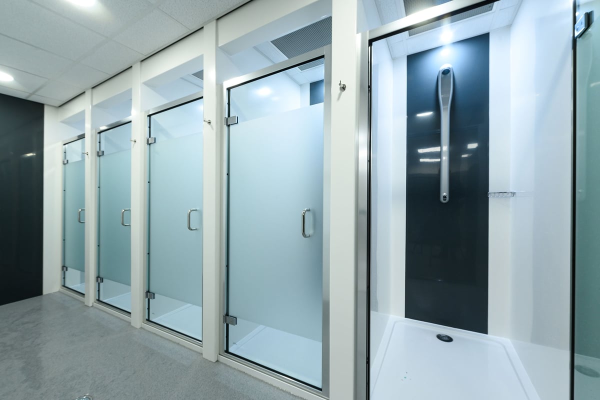 PureGym London Kidbrooke Village: shower cubicles