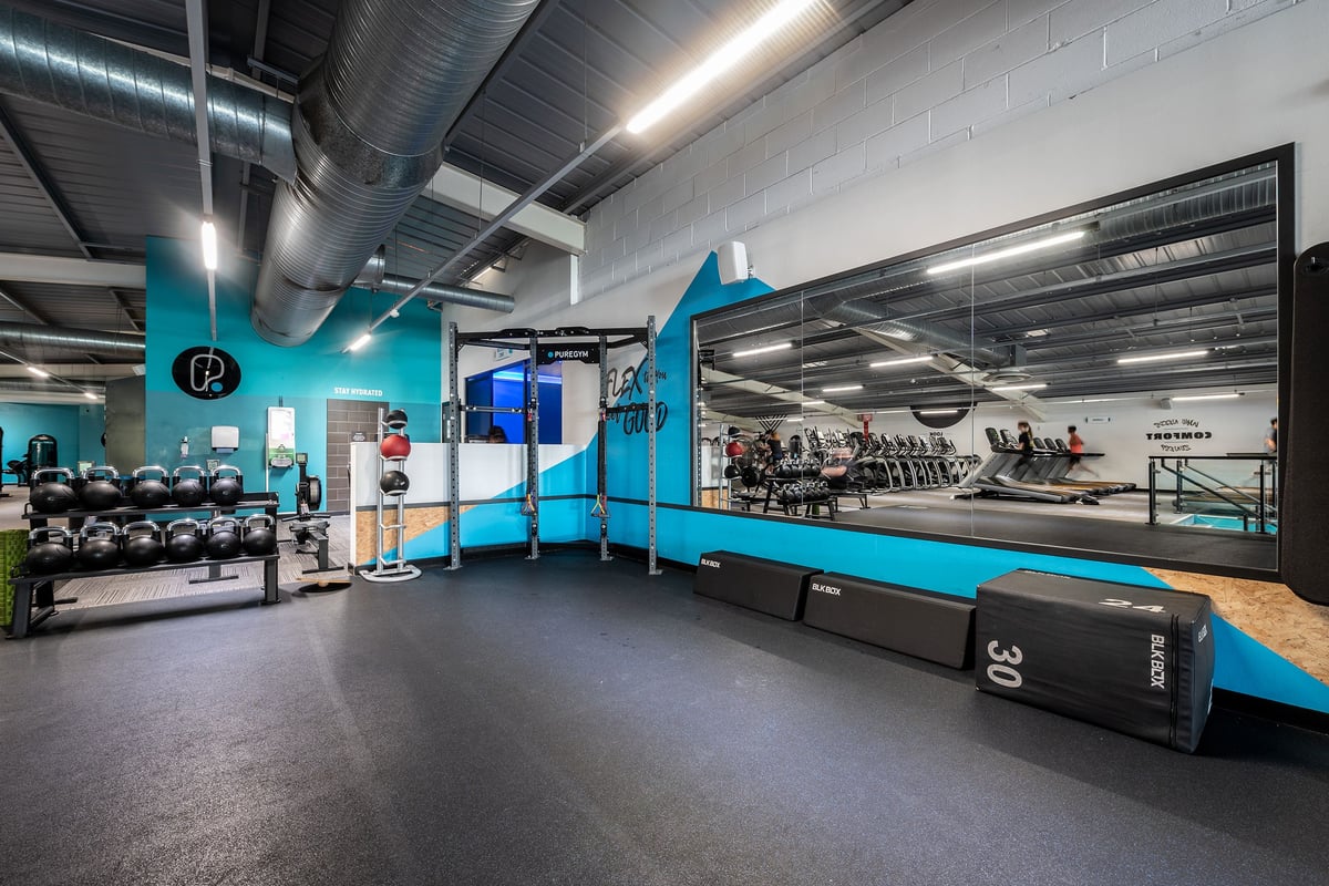 PureGym Southampton Central: Strength area with platforms, plyo boxes, kettlebells, and wall mirrors reflecting equipment.