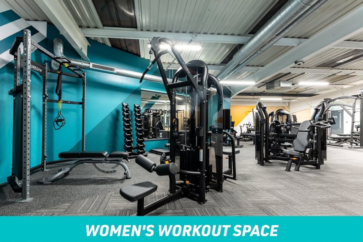 PureGym Brierley Hill Women's Workout Space: Pull Down Machine