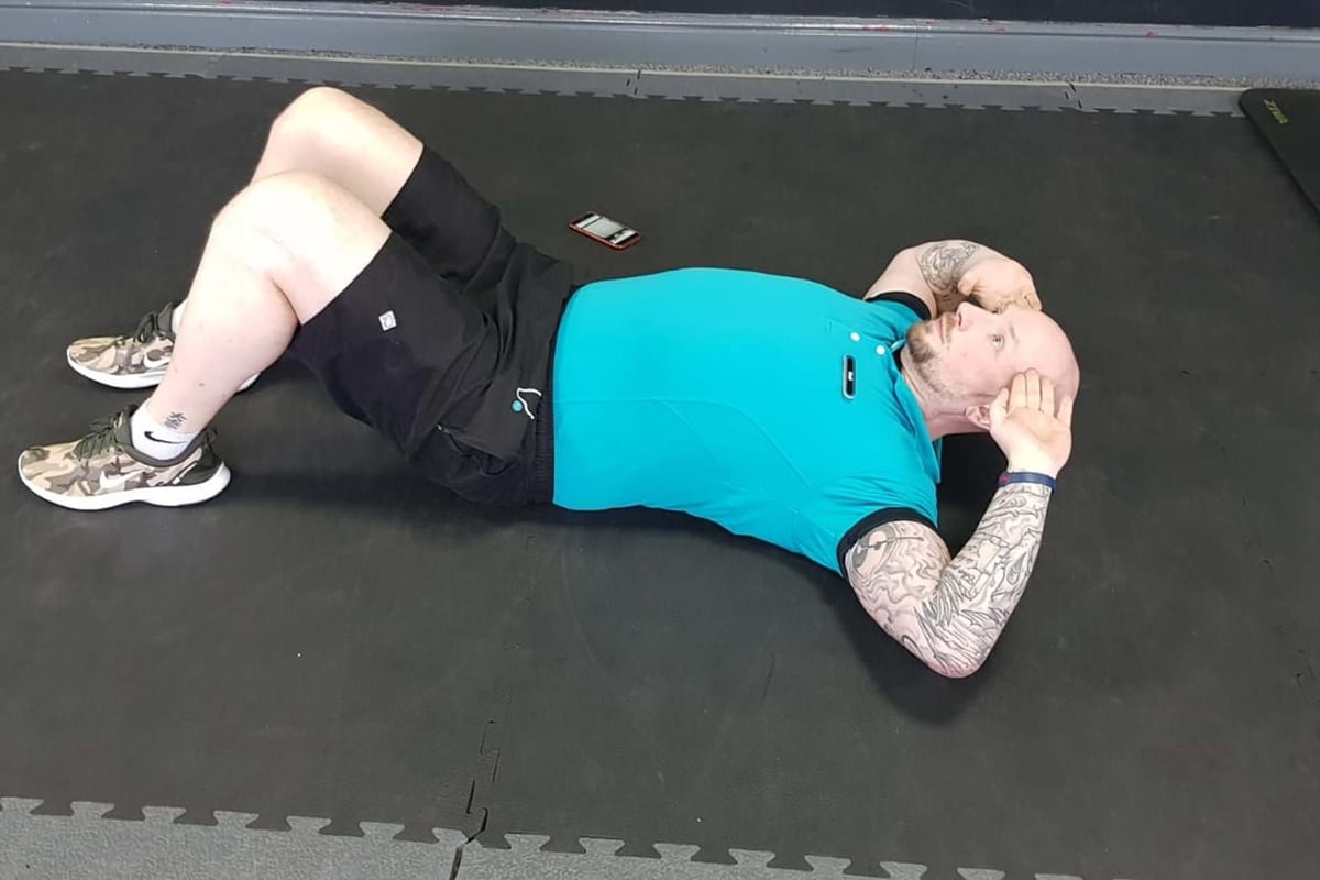 Lazy biker ab exercise starting position
