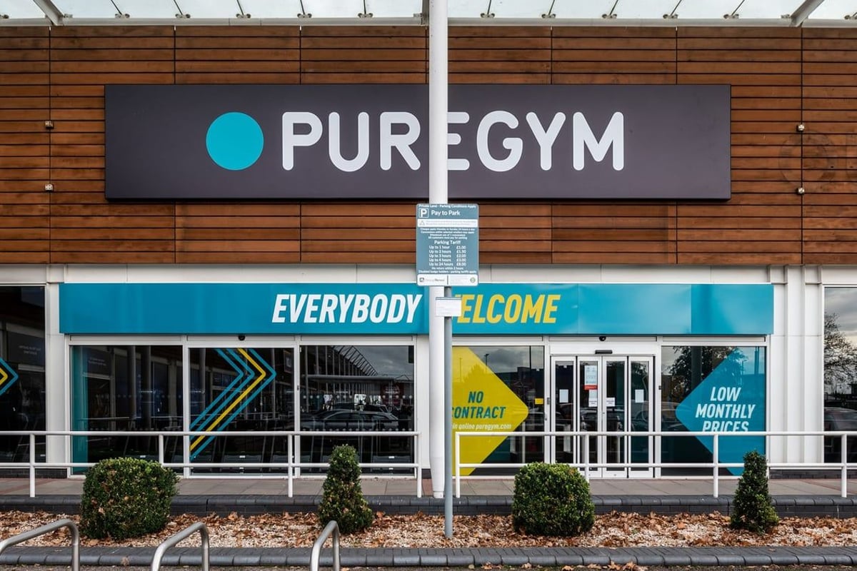 PureGym Walsall Crown Wharf: Puregym storefront with welcoming signage and greenery.