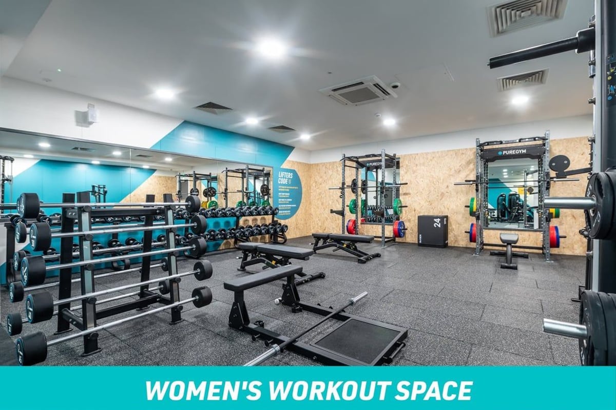 PureGym London Limehouse Women's Workout Space: Barbells and Squat Racks