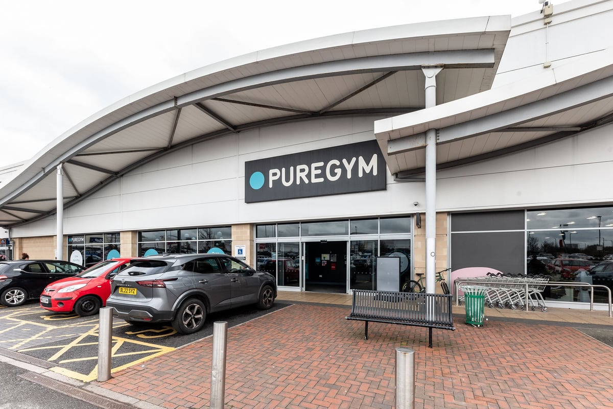 PureGym Wolverhampton Bentley Bridge: Exterior of gym building with parking spaces and signage.