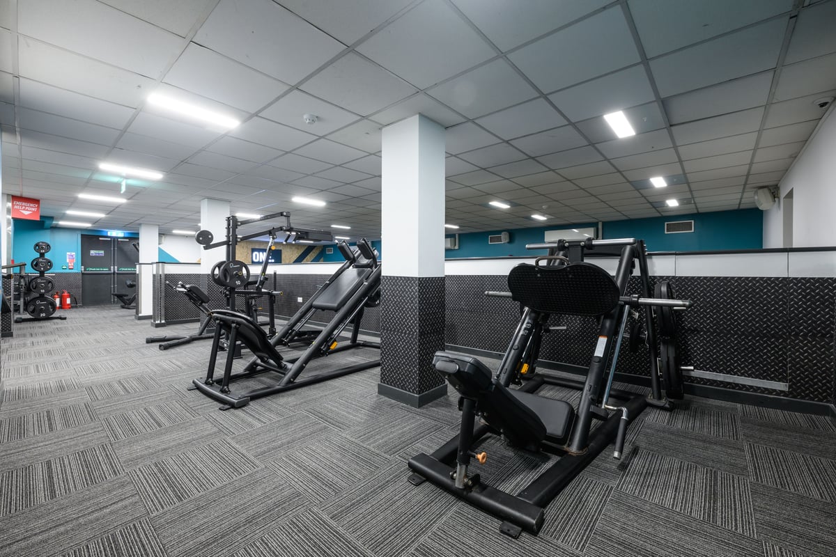 PureGym London Southgate leg presses