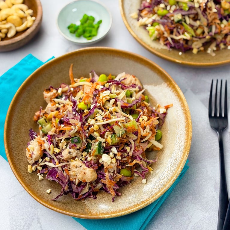 Bratreis und Pouletsalat mit Chili-Tahini-Sauce