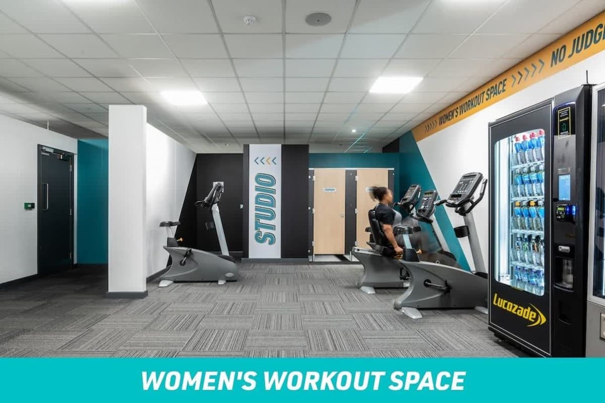 PureGym Birmingham Beaufort: Women's workout space - 