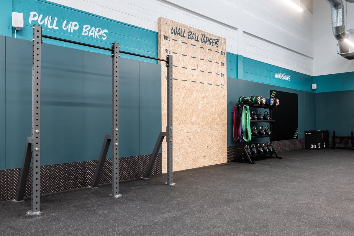 PureGym Thamesmead: Pull-up bars, wall-ball targets, resistance bands, rubberized flooring.