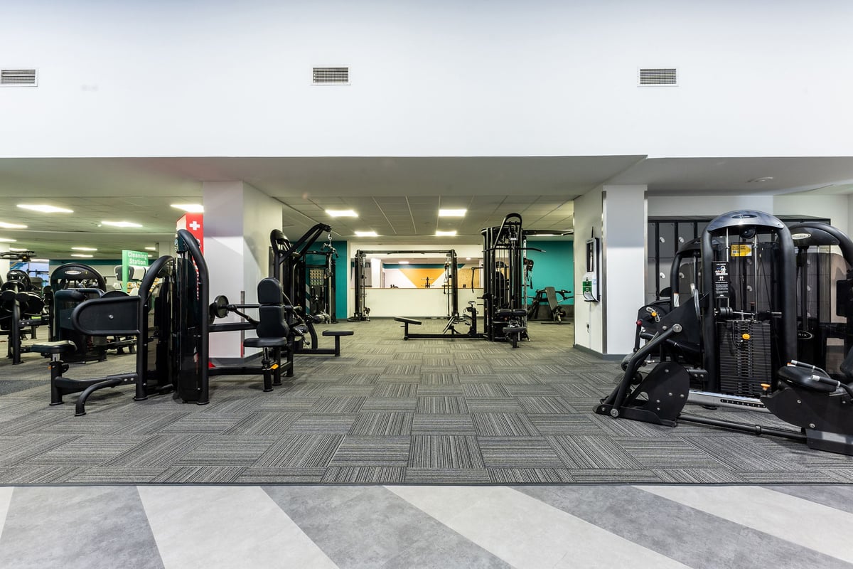 PureGym Purley: Weight machines, cable crossovers, benches, rubberized flooring throughout the gym facility.