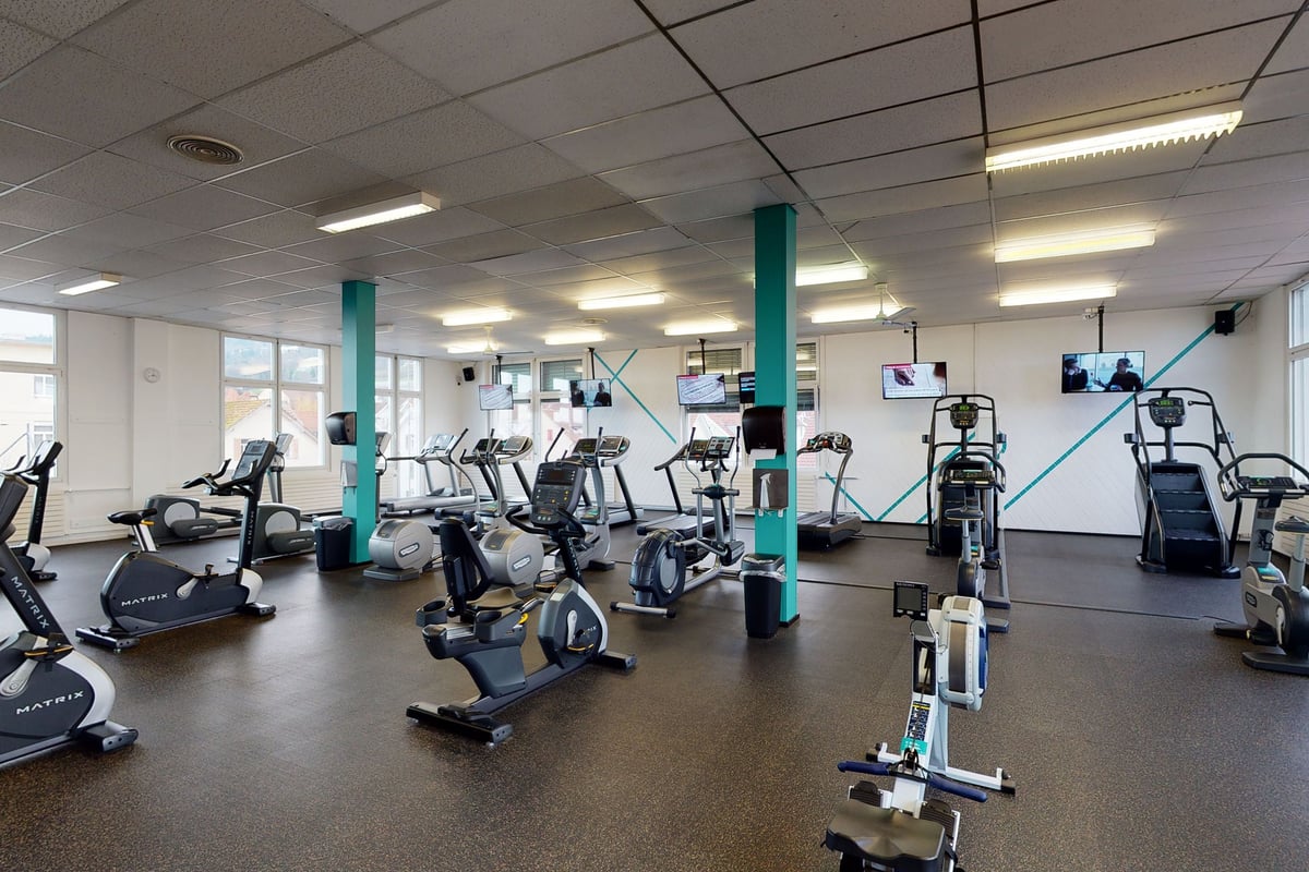 PureGym Rorschach: Des rangées de tapis roulants, de vélos elliptiques, de vélos stationnaires et d'appareils de résistance.
