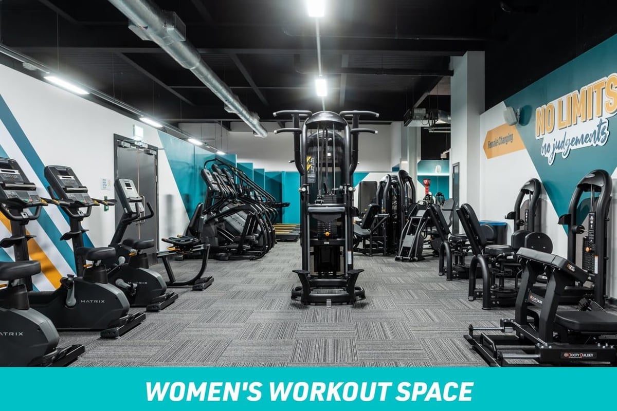 PureGym Bradford Thornbury: Women's workout space - fixed-pin machines in a gym
