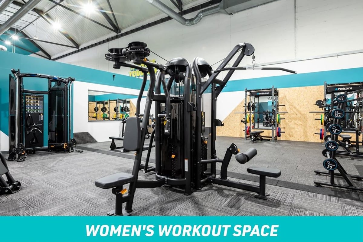 PureGym York Women's Workout Space: Pull down machines, cables machine and squat rack