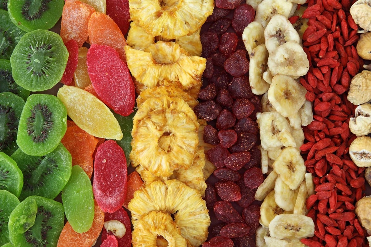 Assorted dried fruits including kiwi, pineapple, banana, strawberry, and goji berries arra