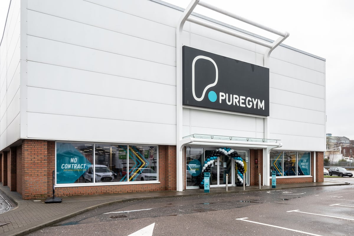 PureGym Aberdeen Kittybrewster: Exterior building facade with "PUREGYM" signage and "No Contract" window display.
