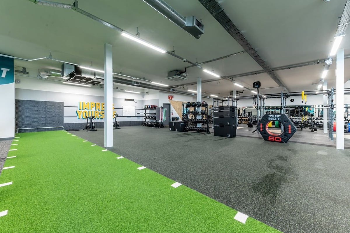 PureGym Nottingham West Bridgford: Resistance machines, free weights, green turf area, rubberized floor.