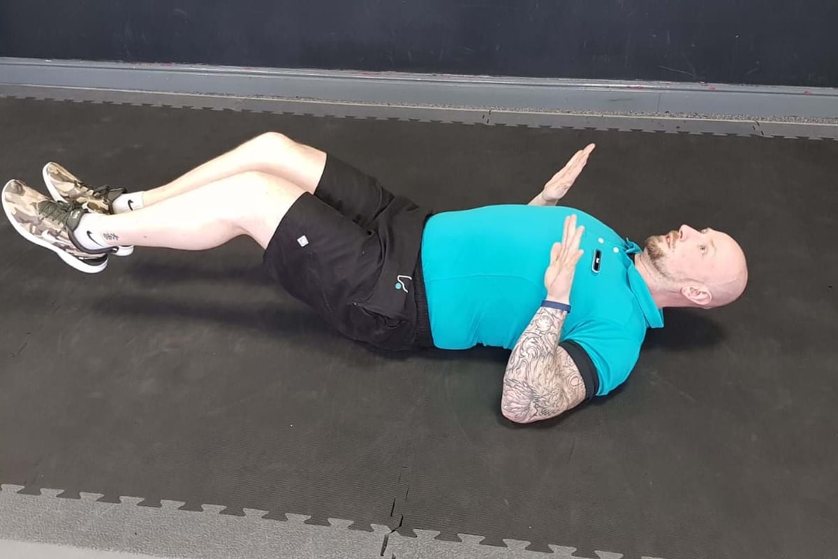 Double crunch ab exercise starting position