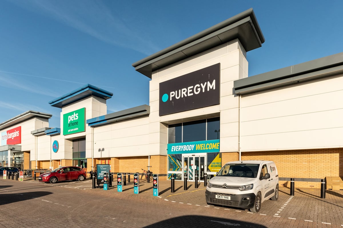 PureGym Great Yarmouth: PureGym exterior with "Everybody Welcome" signage, parked vehicles, and pets store visible.