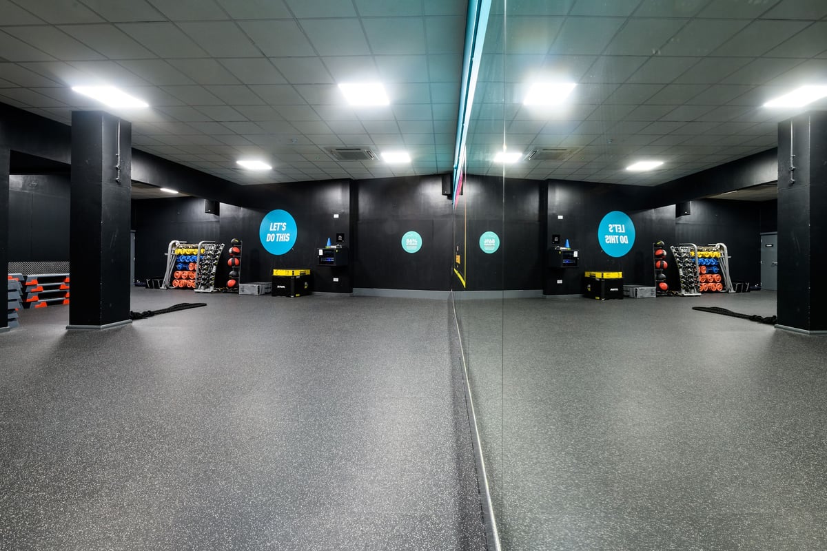 PureGym London St Pauls: Corridors with vending machines, self-service kiosks, and digital signage.