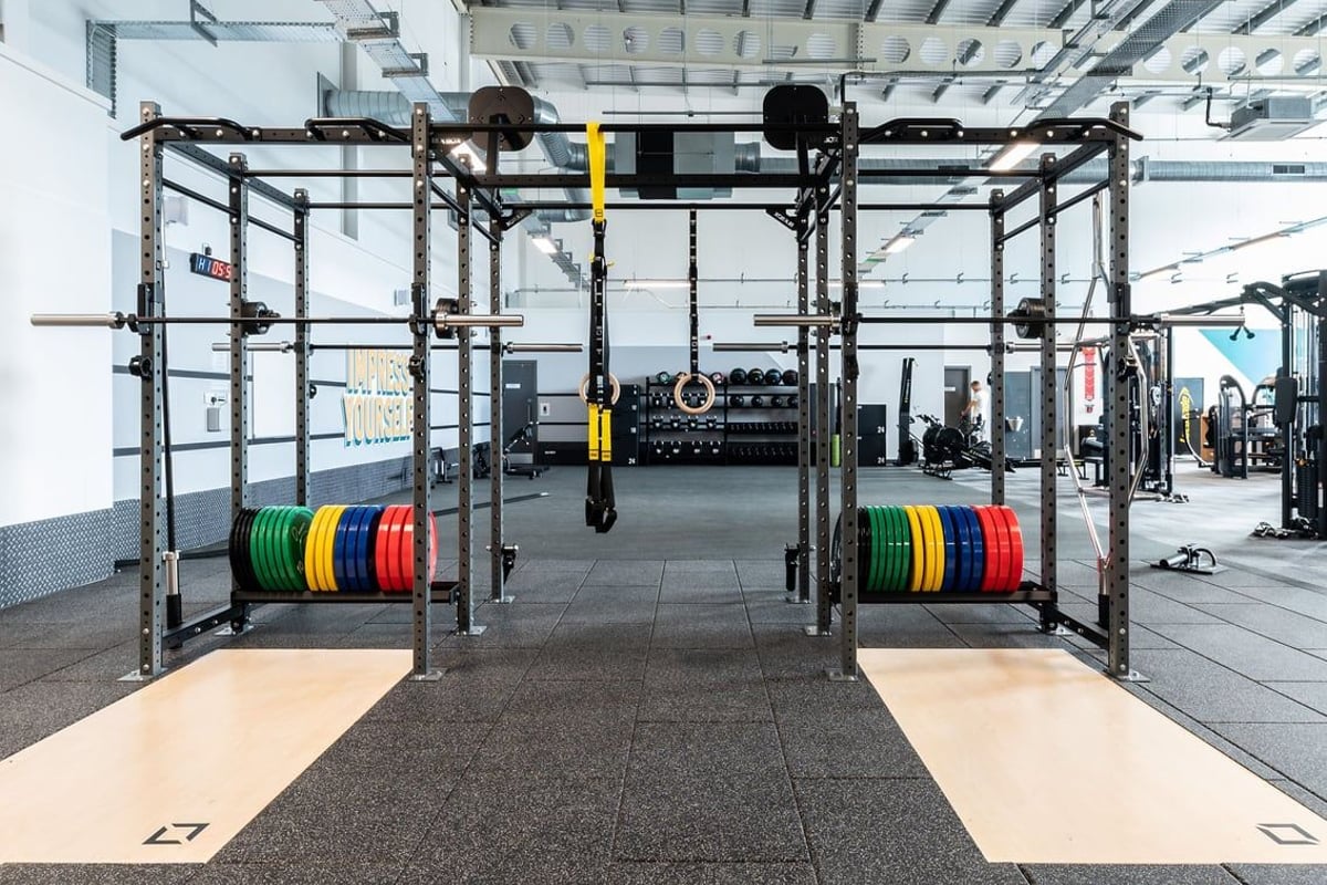PureGym St Ives Cambridgeshire: Power racks, weighted plates in colours, rubberized gym floor.