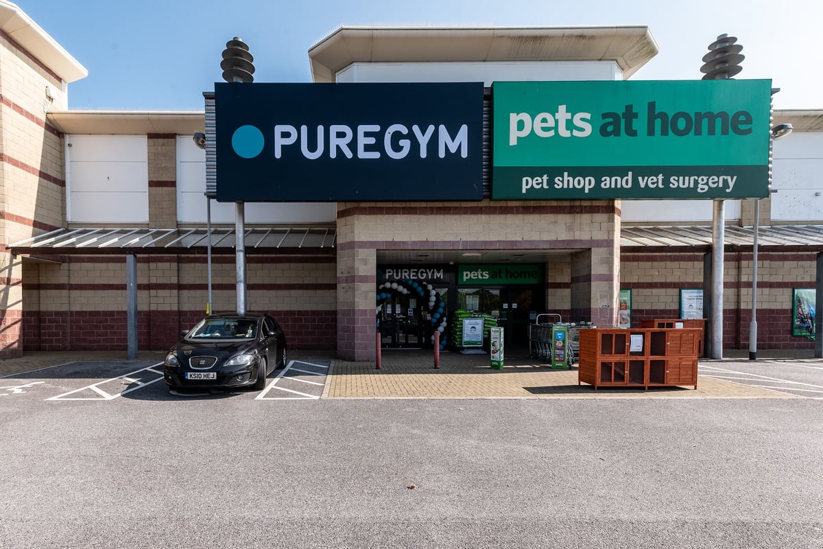 PureGym Torquay Bridge Retail Park:Exterior of the PureGym with accessible parking spots shown.