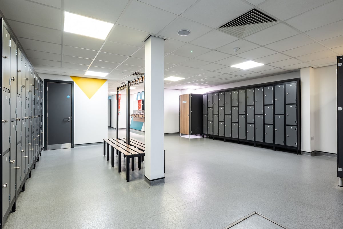 PureGym London Marylebone: Locker rooms with benches, lockers, and changing facilities.