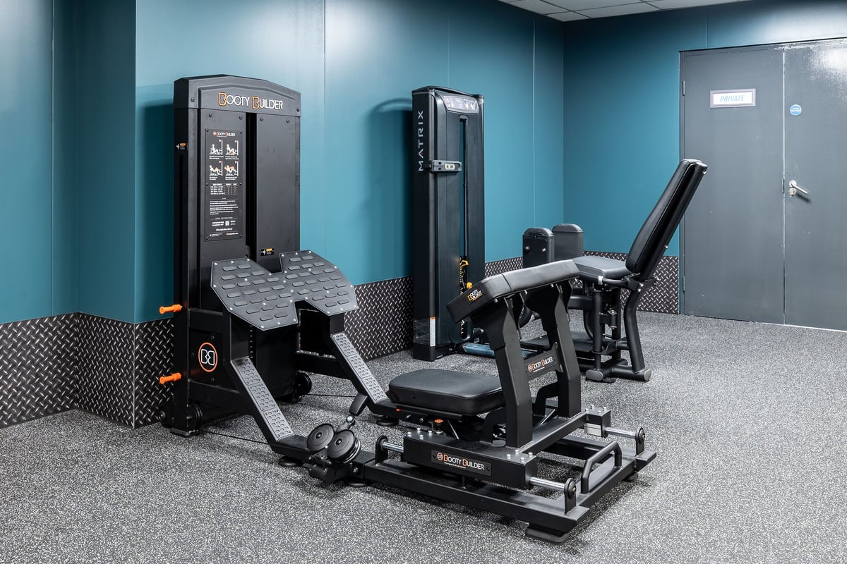 PureGym London Marylebone: Weight machines, resistance equipment, rubberized flooring in a workout studio.