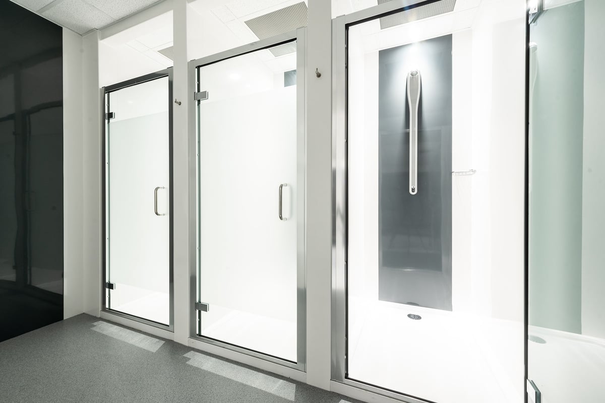 PureGym Stockport North: shower cubicles