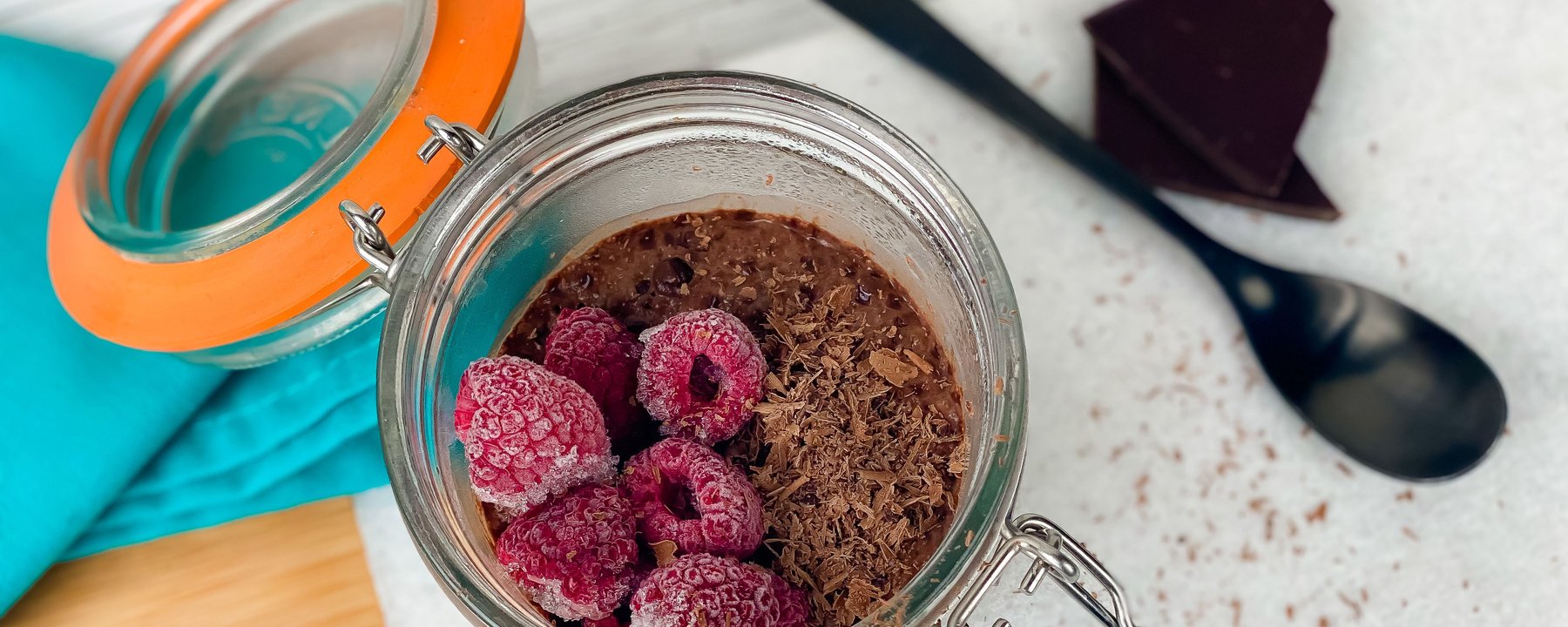 Overnight chocolate chia pudding
