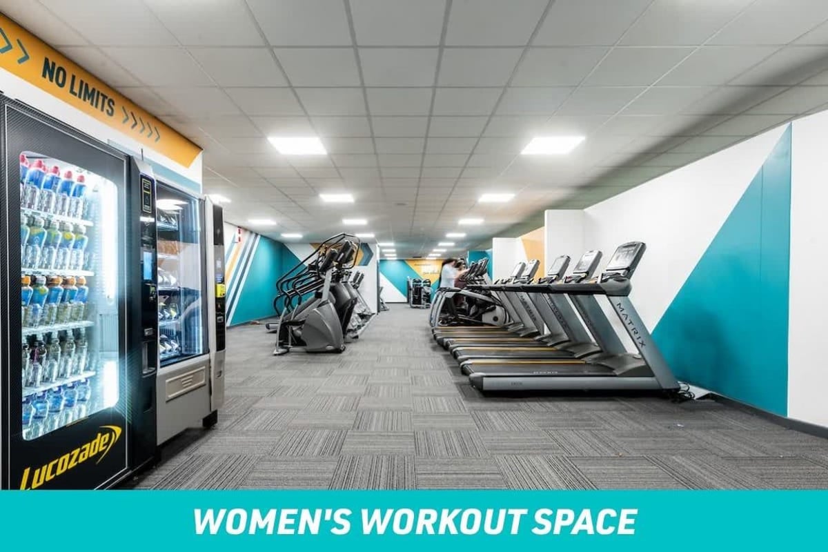 PureGym Birmingham Beaufort: Women's workout space - 
