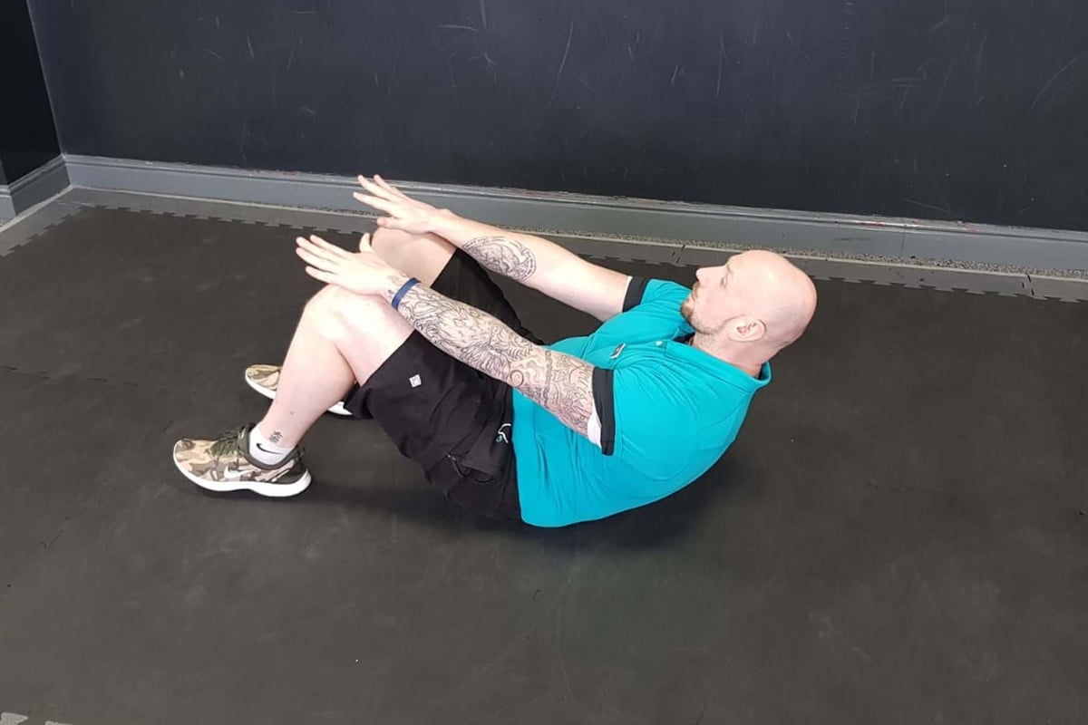 ab crunches exercise end position