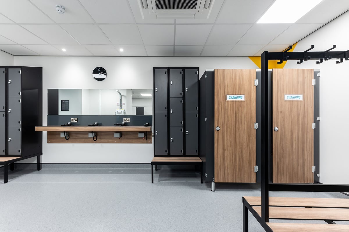 PureGym Redditch Ringway: Rows of lockers, benches, and sinks in a changing room.