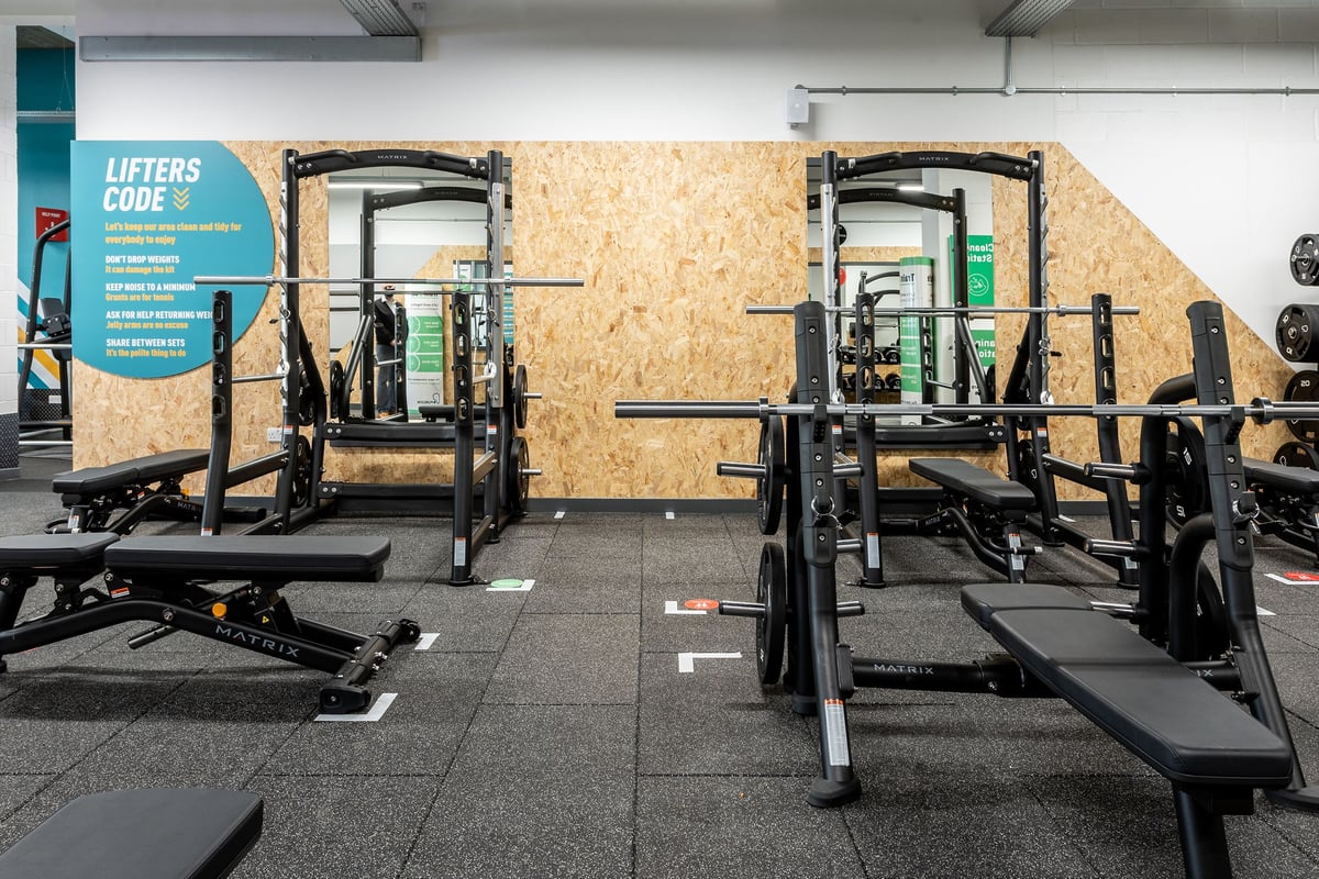 PureGym Chelmsford Meadows: Weight racks, barbells, plates, lifting platforms, rubberised flooring, mirror walls.