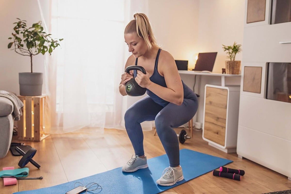 lady squatting with kettlebell