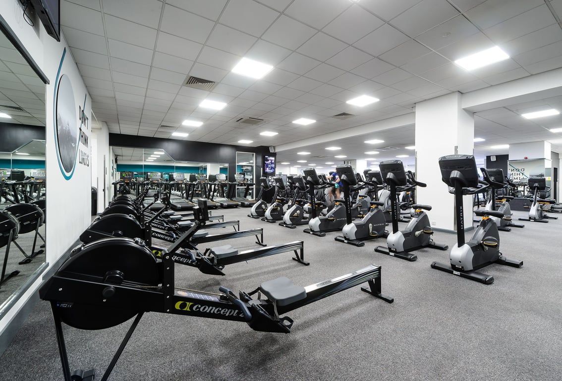 PureGym Glasgow Bath Street: Rows of cardio machines, weight benches, free weights, and mirrored walls.