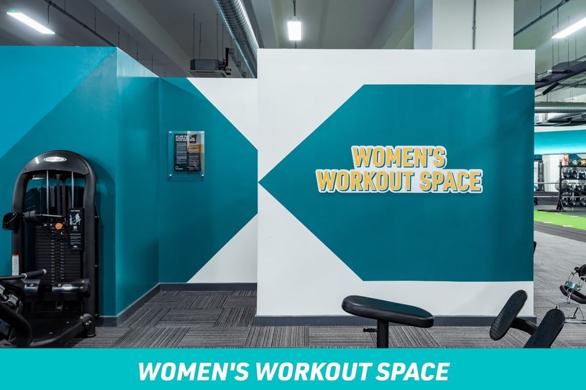 PureGym Leicester St Georges Way: Women's workout space entrance sign painted on a wall