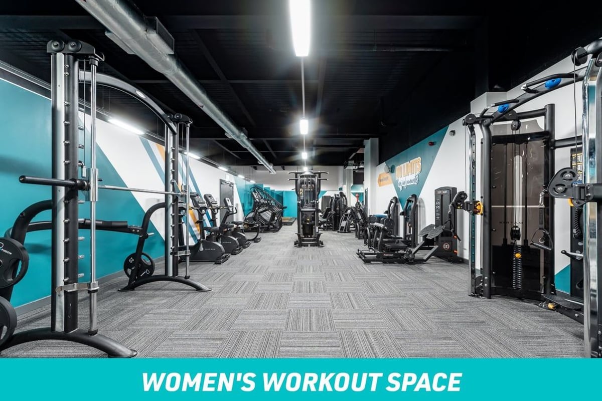 PureGym Bradford Thornbury: Women's workout space - fixed-pin machines in a gym